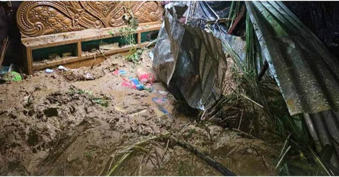 কক্সবাজারে পাহাড় ধসে গর্ভবতী স্ত্রীসহ স্বামীর মৃত্যু
