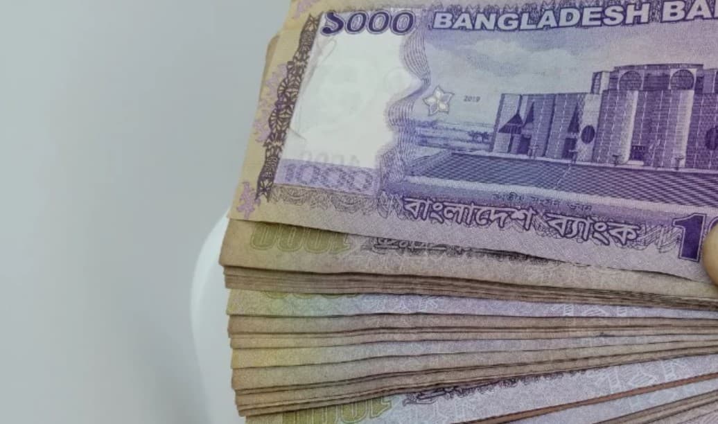 ব্যাংকে কোটিপতির সংখ্যায় নতুন রেকর্ড