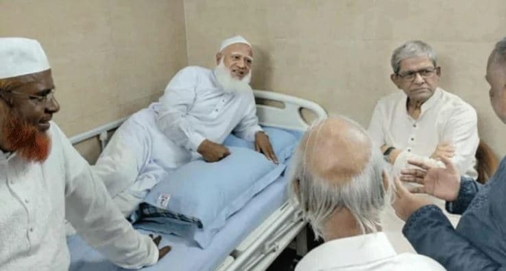 জামায়াত আমিরকে দেখতে হাসপাতালে মির্জা ফখরুল