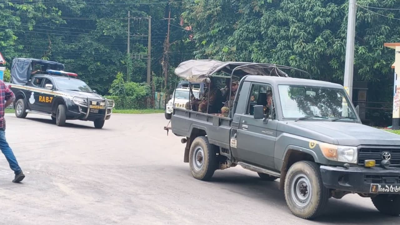 চবি ক্যাম্পাসে থমথমে পরিবেশ, যৌথবাহিনীর টহল