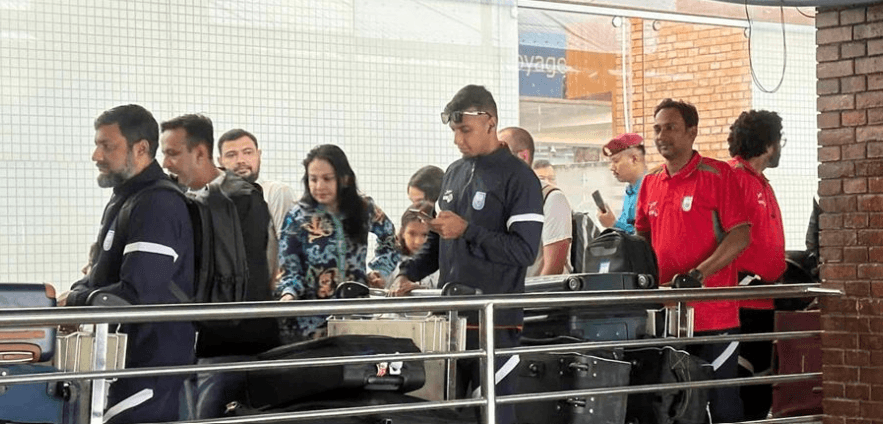 দুই দিন হোটেলবন্দী থাকার পর দেশে ফিরছেন জামালরা