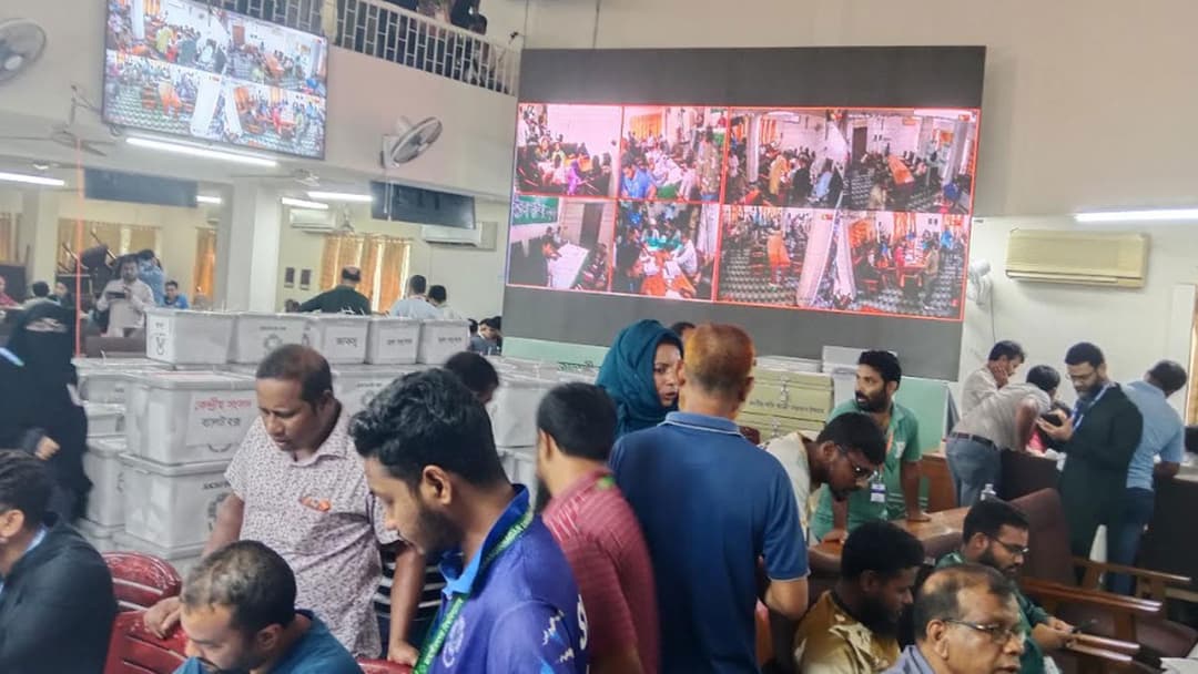 জাকসু নির্বাচন : ভোট গণনা চলছে, অপেক্ষা বাড়ছে