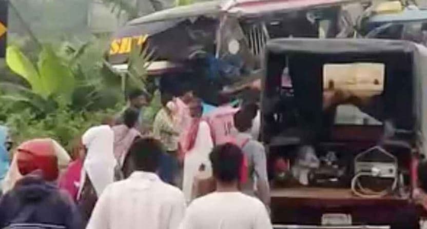 ময়মনসিংহের ভালুকা উপজেলায় ভয়াবহ সড়ক দুর্ঘটনায় দুইজন নিহত হয়েছেন। এ ঘটনায় অন্তত ১০ জন আহত হয়েছেন। সংগৃহীত ছবি