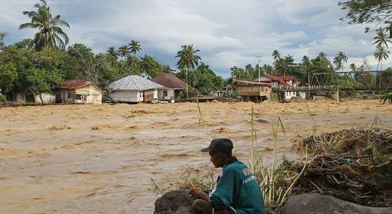 ভয়াবহ ঝড়ের কবলে এশিয়া : চার দেশে মৃত ৯ শতাধিক, নিখোঁজ বহু