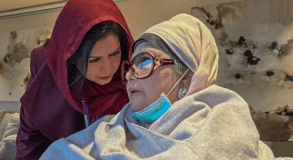 ঢাকায় পৌঁছেছেন জুবাইদা রহমান, এভারকেয়ারে শাশুড়ির পাশে