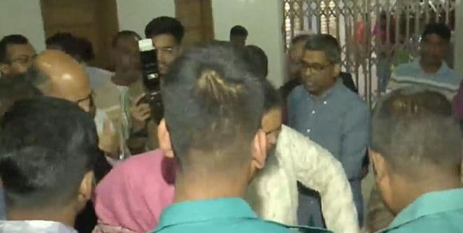 রাজশাহীতে বিচারকের ছেলেকে বাসায় ঢুকে ছুরিকাঘাতে হত্যা