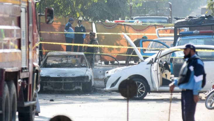 ইসলামাবাদের আদালতের বাইরে ভয়াবহ আত্মঘাতী হামলা, নিহত ১২