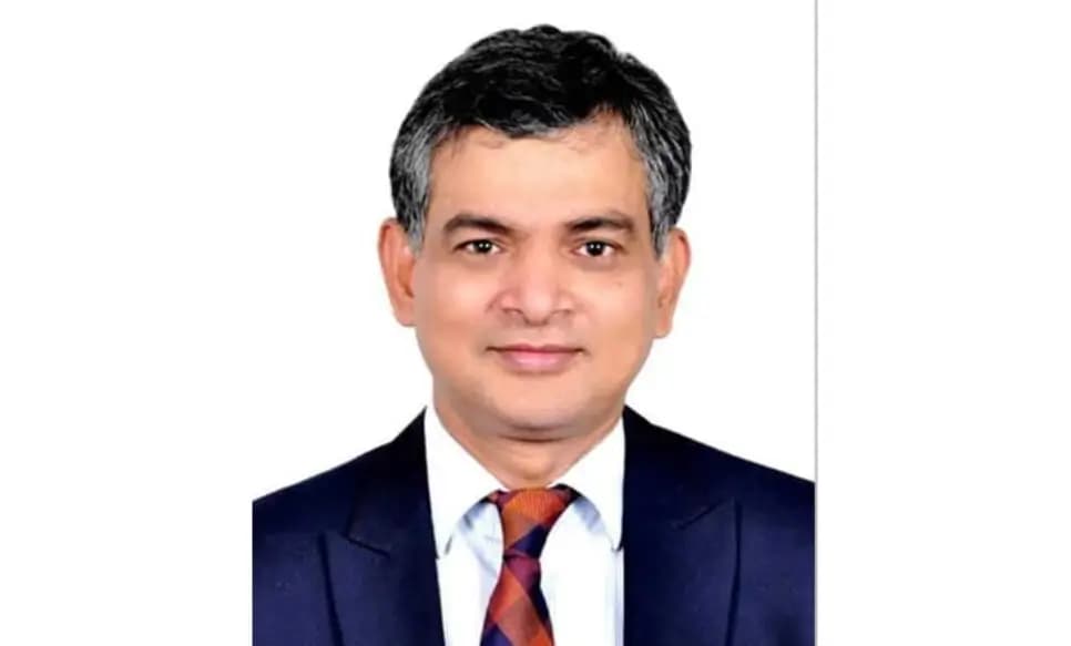 অবসরের আগেই পদ ছাড়লেন বিটিটিসি চেয়ারম্যান মইনুল খান