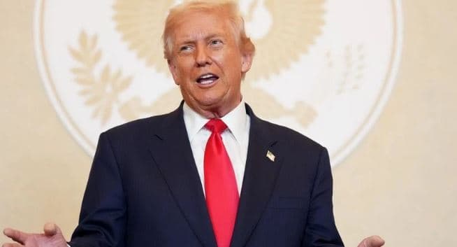 যুদ্ধবিমান মোতায়েন হলেও হামলার ইঙ্গিত নাকচ ট্রাম্পের