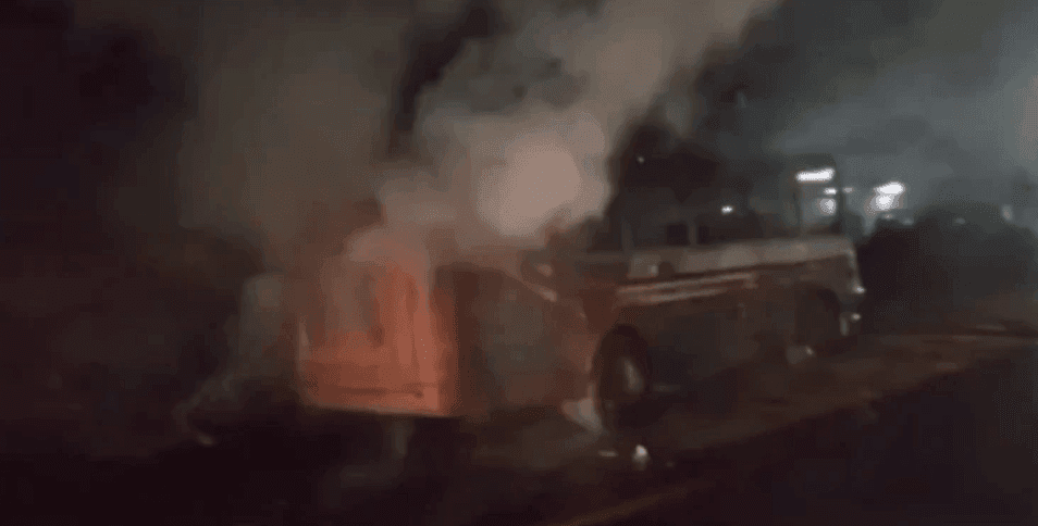 সাভারে দাঁড়িয়ে থাকা বাসে আগুন