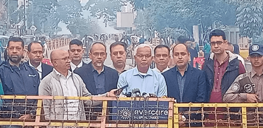 সিসিইউতে খালেদা জিয়া, ছোট চিকিৎসা প্রক্রিয়া সফল বলে জানালেন ডা. জাহিদ