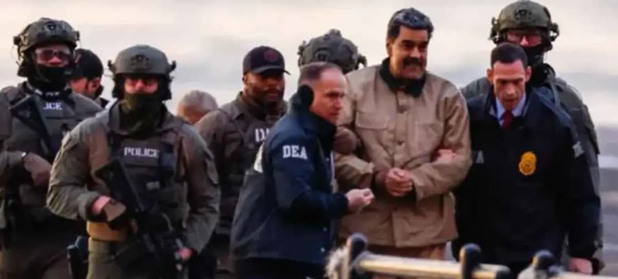 কয়েদির বেশে স্ত্রীসহ মার্কিন আদালতে হাজির মাদুরো, হাতকড়াতেও হাসিমুখ