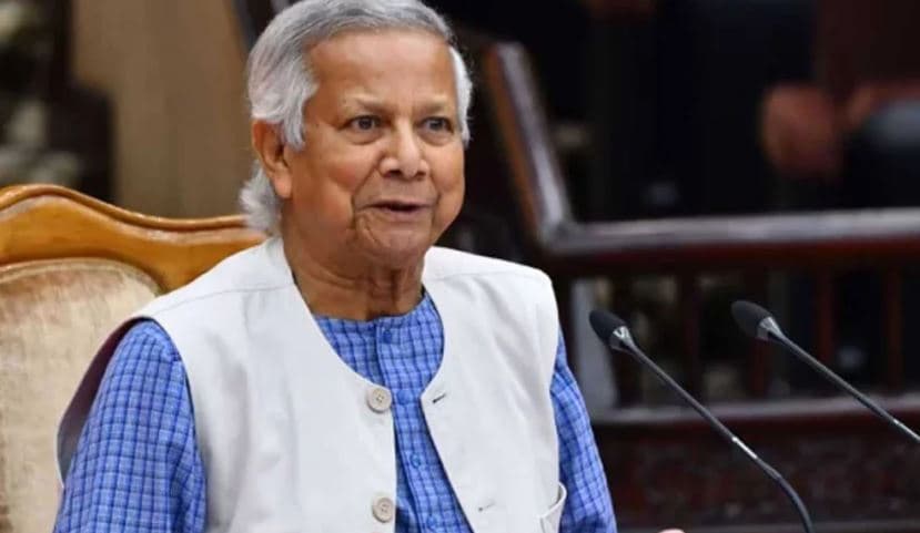 সীমান্তে অতন্দ্র প্রহরীর দায়িত্ব পালন করছে বিজিবি : প্রধান উপদেষ্টা