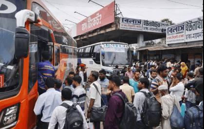ঈদের তৃতীয় দিনেও ঢাকা ছাড়ছেন মানুষ, স্টেশনে উপচে পড়া ভিড়