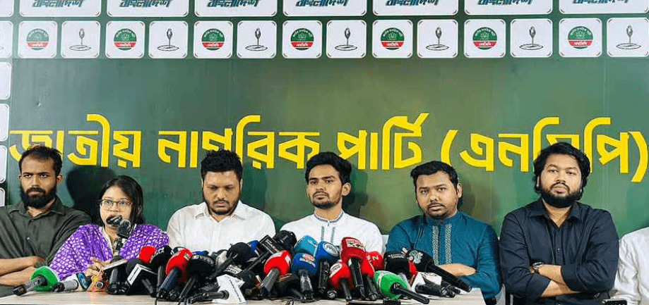 গণভোটের রায় না মানলে সরকারকে ‘অবৈধ’ বলবে এনসিপি: আসিফ মাহমুদ