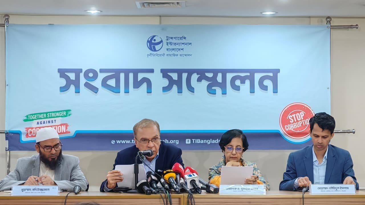 আমলাতন্ত্রই এখনো নীতিনির্ধারণে প্রভাবশালী: টিআইবি