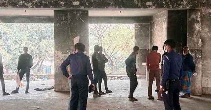 সাভারে পরিত্যক্ত কমিউনিটি সেন্টার থেকে দুই পোড়া মরদেহ উদ্ধার