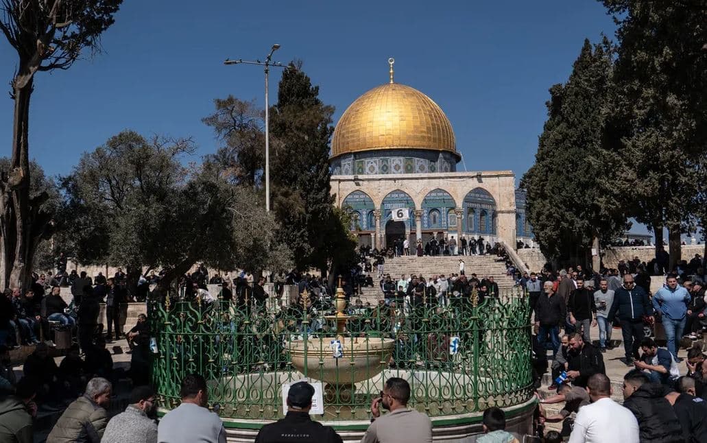আল-আকসা মসজিদ বন্ধের প্রতিবাদে আট মুসলিম দেশের নিন্দা