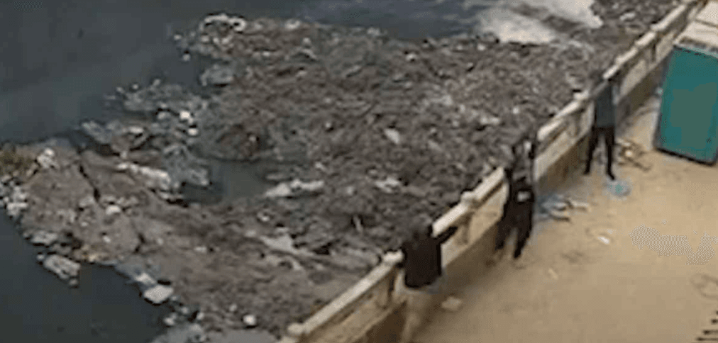 চাঁদা না পেয়ে পুলিশি পাহারার মধ্যেই ব্যবসায়ীর বাসায় গুলি