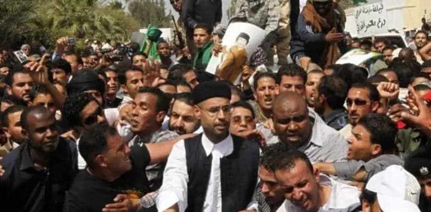 গাদ্দাফি পুত্র সাইফ আল-ইসলামের জানাজায় হাজারো মানুষের উপস্থিতি