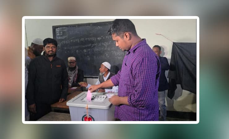 উৎসাহ নিয়ে ভোট দিচ্ছে মানুষ, কেন্দ্রে ভিড়: হাসনাত আবদুল্লাহ