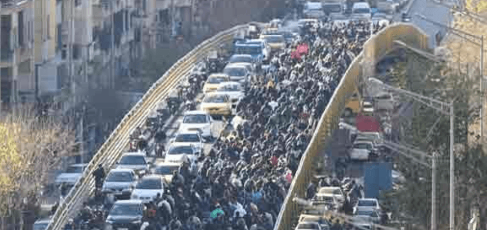 ইন্টারনেট বন্ধে বিশ্ব থেকে কার্যত বিচ্ছিন্ন ইরান, বিক্ষোভ দমনে কঠোর হুঁশিয়ারি খামেনির