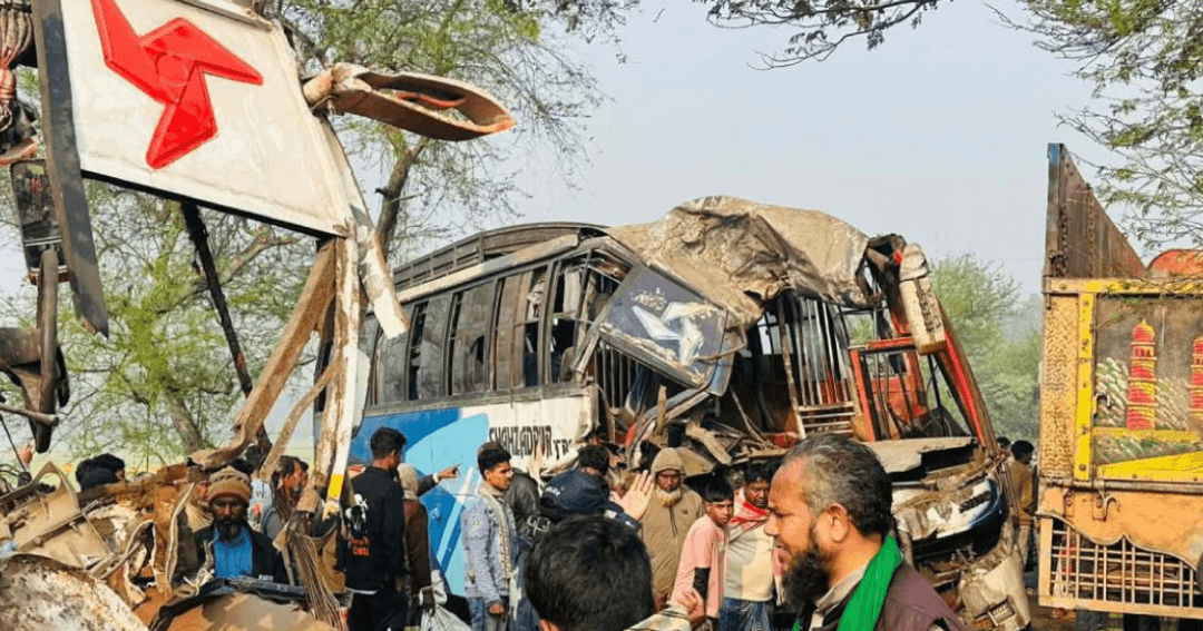 পাবনায় দুই বাসের মুখোমুখি সংঘর্ষে নিহত ২, আহত ১৫