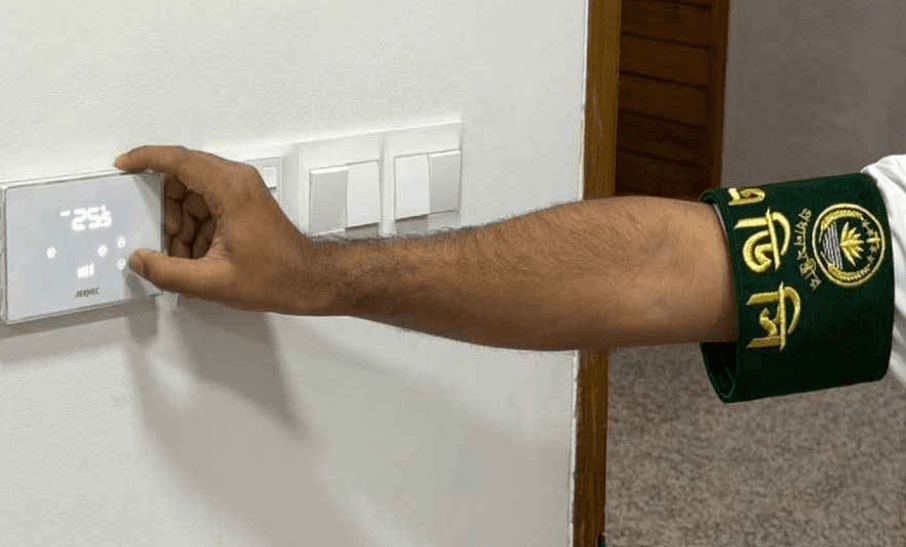 নিজ কক্ষের অর্ধেক লাইট ও এসি কমালেন প্রধানমন্ত্রী