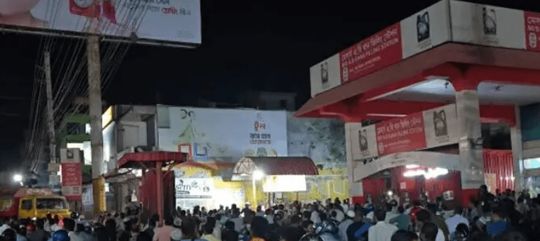 সাতক্ষীরায় ডিসির সিলযুক্ত ‘ফুয়েল কার্ড’ চালুর সিদ্ধান্ত স্থগিত