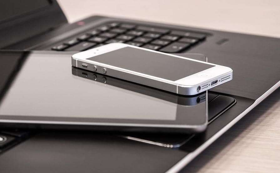 মোবাইল ফোন আমদানিতে ৬০ শতাংশ শুল্ক কমালো এনবিআর