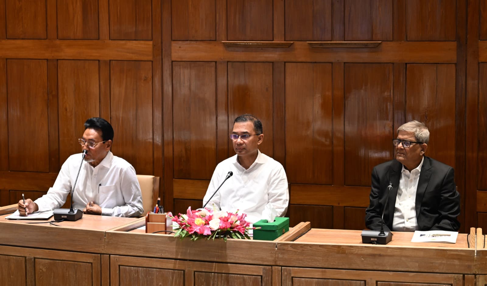 মন্ত্রী-এমপিদের আচরণে মার্জিত ও সতর্ক থাকতে প্রধানমন্ত্রীর নির্দেশ