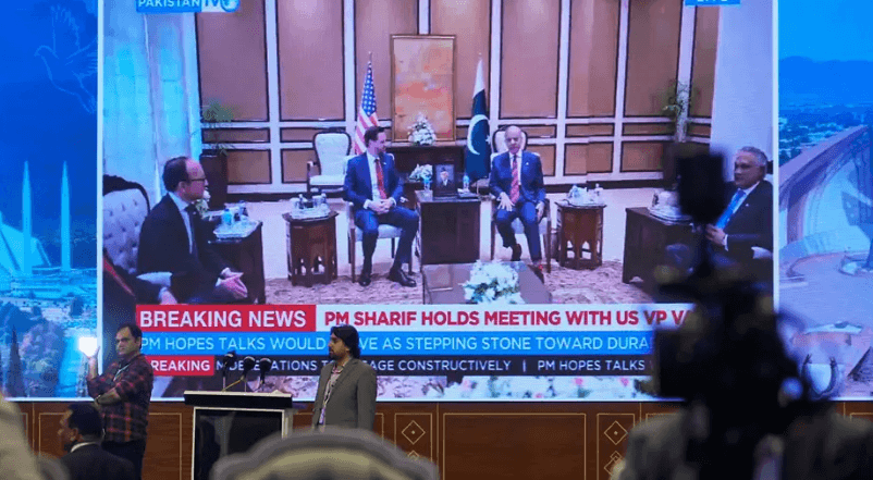 ঐতিহাসিক মুহূর্ত: সরাসরি আলোচনায় যুক্তরাষ্ট্র ও ইরান