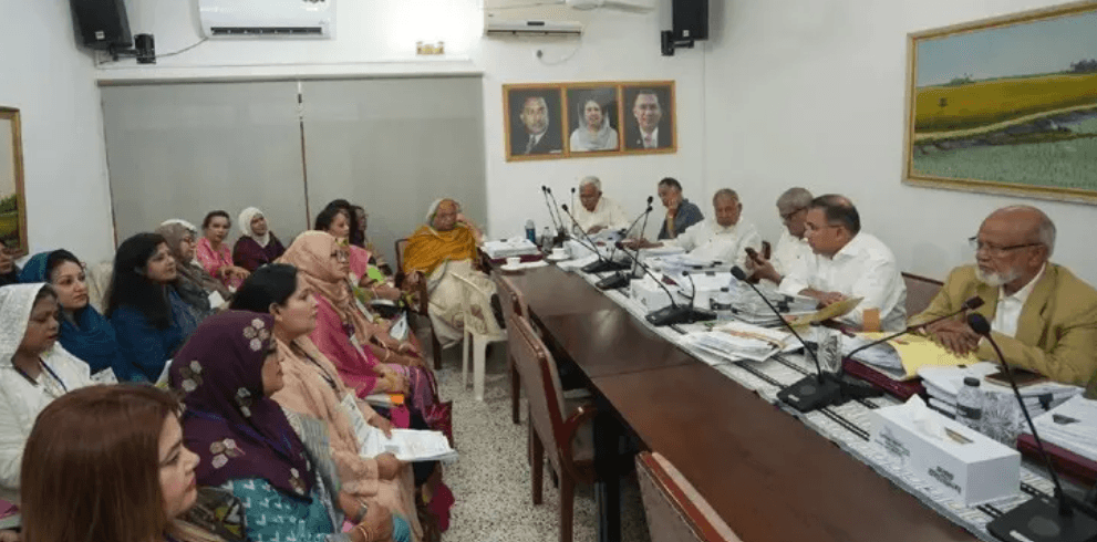 গভীর রাতেও গুলশান কার্যালয়ে দাপ্তরিক কাজে ব্যস্ত তারেক রহমান