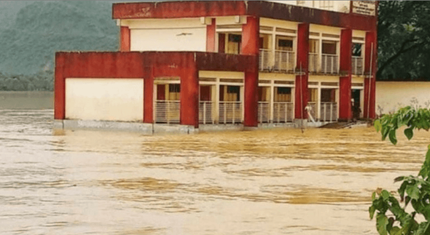 নেত্রকোনা ও মৌলভীবাজার জেলায় বন্যা, তিন জেলা ঝুঁকিতে