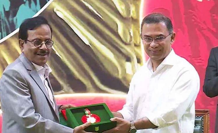 ১৫ ব্যক্তি ও ৫ প্রতিষ্ঠানকে স্বাধীনতা পুরস্কার তুলে দিলেন প্রধানমন্ত্রী