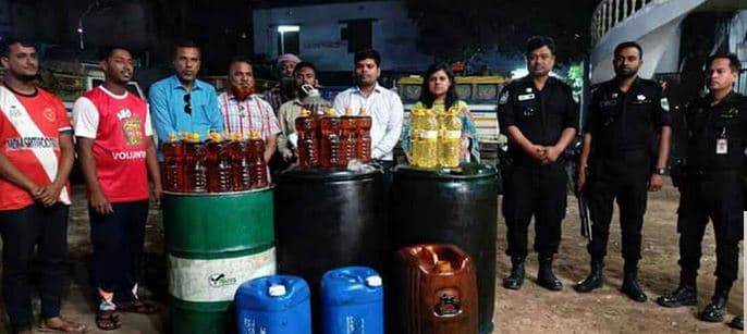 ৫০ হাজার লিটার তেল মজুদ, জরিমানা সাড়ে ৩ লাখ টাকা