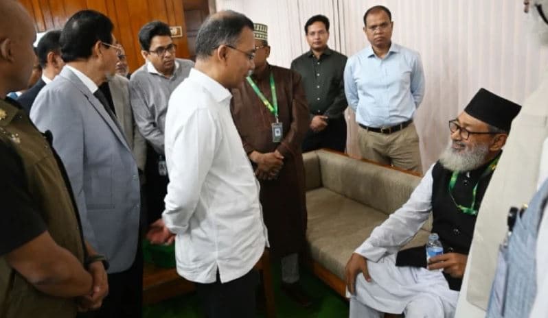 সংসদে অধিবেশন চলাকালে অসুস্থ বিরোধীদলীয় এমপি, খোঁজ নিলেন প্রধানমন্ত্রী