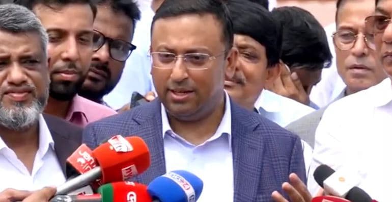 তাড়াহুড়া নয়, জাতীয় স্বার্থের ভিত্তিতে সময় হলে ভারত সফর : হুমায়ুন কবির