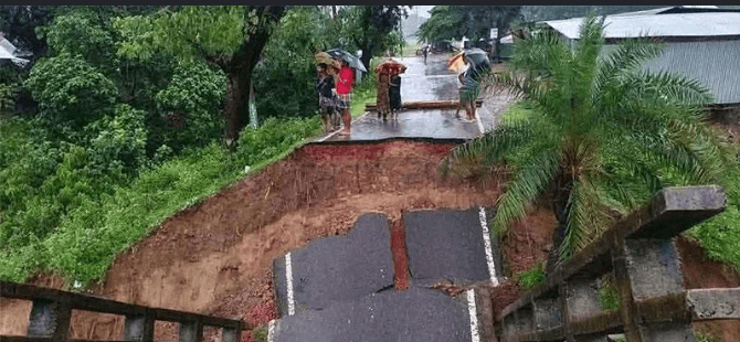 ধসে পড়েছে সেতু, বন্ধ বান্দরবান-রাঙ্গামাটি সড়ক যোগাযোগ