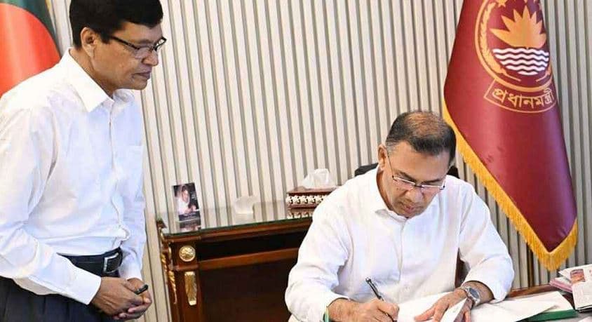 প্রধানমন্ত্রীর কাছে ৩৮ অডিট রিপোর্ট হস্তান্তর
