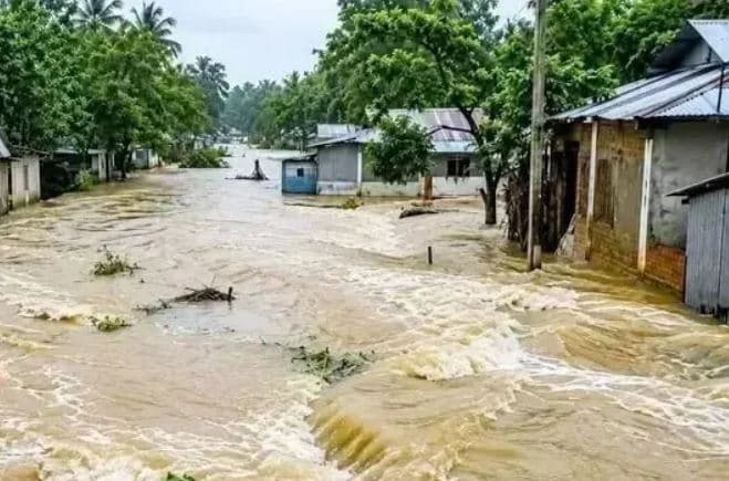 পাহাড়ধস ও বন্যায় মৃত বেড়ে ৫৭, আশ্রয়কেন্দ্রে ৪ হাজারের বেশি মানুষ
