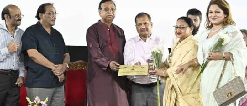 ঢাকাই সিনেমার ৫৮ গুণীজন ও তিন প্রেক্ষাগৃহ পেল সম্মাননা