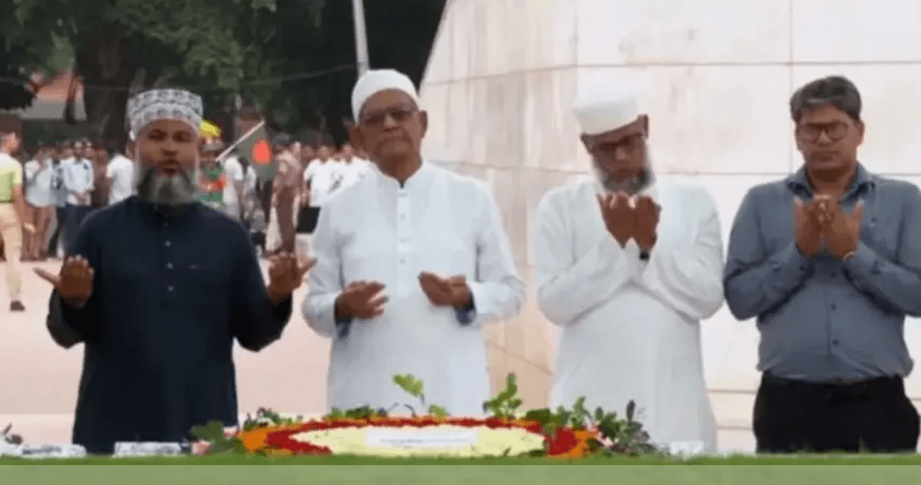 শপথের আগে জিয়াউর রহমান-খালেদা জিয়ার কবরে মির্জা ফখরুলের শ্রদ্ধা