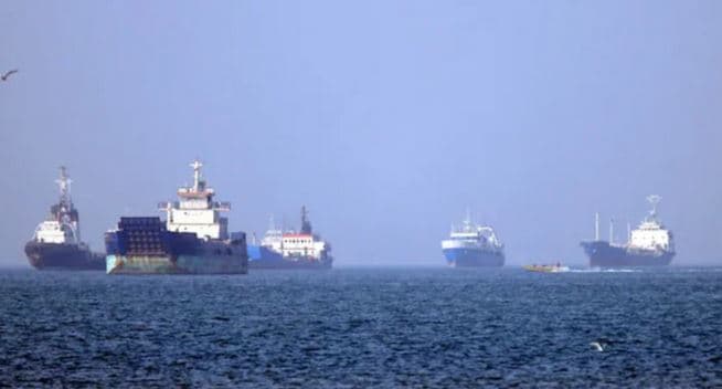 হরমুজ প্রণালি পারাপারে নতুন নিয়ম চালু করল ইরান