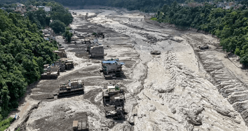 নেপালে ভয়াবহ বন্যায় নিহত বেড়ে ৯৫, শত শত পর্যটক নিখোঁজ