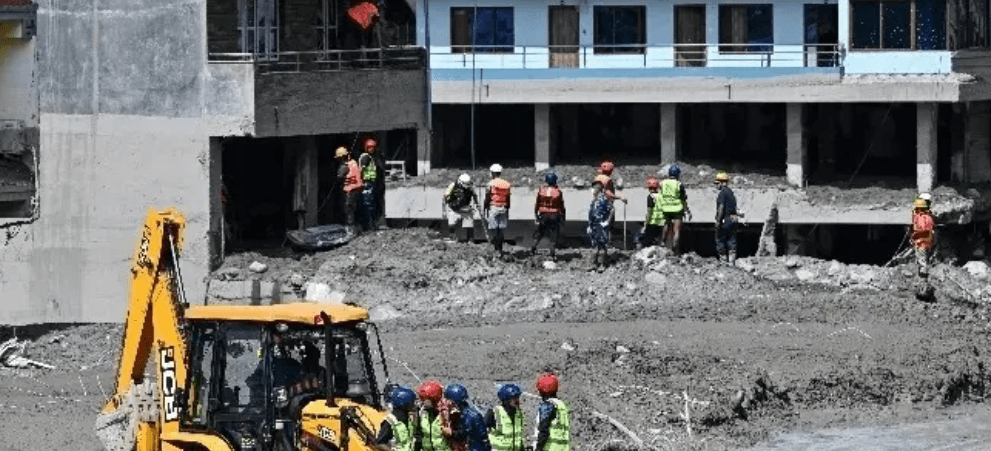 নেপালে বন্যায় নিহত ৩৮৯, জীবিত উদ্ধারের আশা কমছে