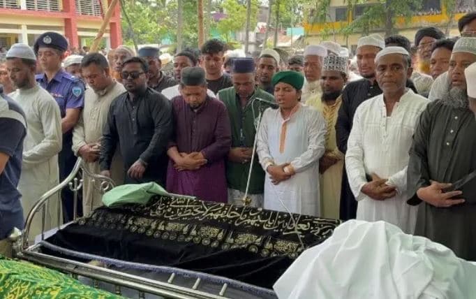 ওমানে নিহত চার ভাইকে একসঙ্গে জানাজা শেষে পাশাপাশি দাফন
