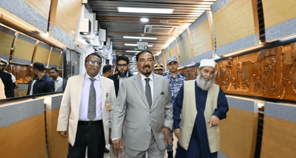 খামেনির জানাজায় অংশ নিতে ইরানের পথে স্পিকার