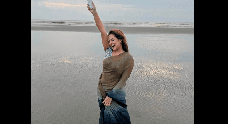 সমুদ্রপাড়ে দীঘির নতুন লুক, কক্সবাজারে কী করছেন?