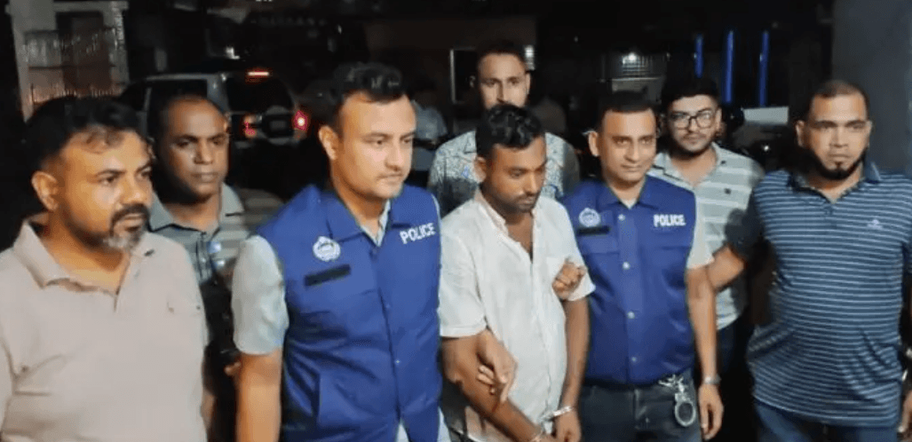 পিরোজপুরে বিদেশি পিস্তল-গুলি ও গাঁজাসহ যুবক গ্রেপ্তার